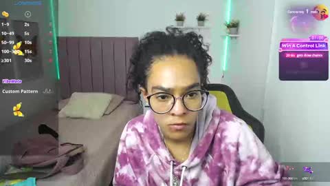 Snapshot of niina_lovee_ chatting on December 14, 6:52 pm online show from December 14, 6:52 pm