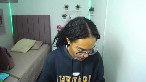 Snapshot of niina_lovee_ chatting on February 11, 2:24 pm online show from February 11, 2:24 pm