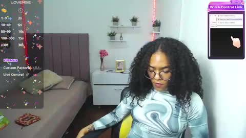 Snapshot of niina_lovee_ chatting on February 20, 6:13 pm online show from February 20, 6:13 pm