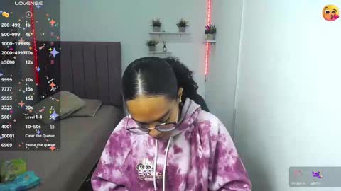 Snapshot of niina_lovee_ chatting on February 24, 3:20 pm online show from February 24, 3:20 pm