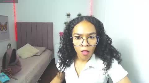 Snapshot of niina_lovee_ chatting on March 4, 6:39 pm online show from March 4, 6:39 pm