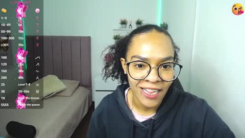 Snapshot of niina_lovee_ chatting on December 26, 1:43 pm online show from December 26, 1:43 pm