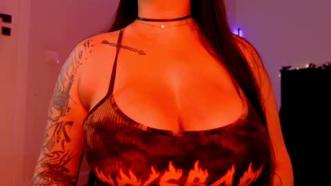 Niinarosee online show from April 8, 5:05 pm