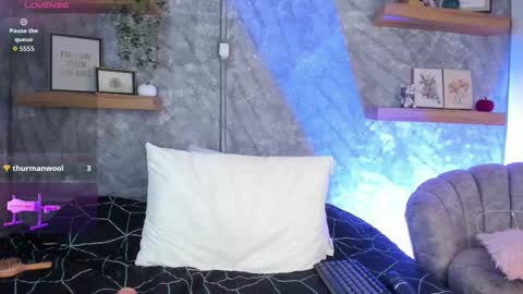    online show from December 15, 8:05 pm