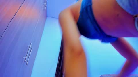 nikii_white online show from February 13, 5:22 am