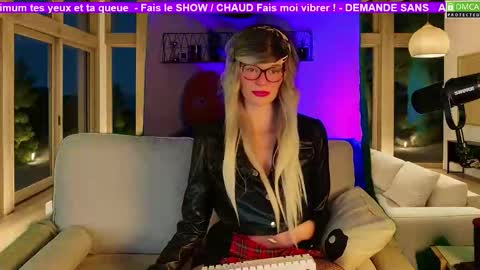 Kitty Chatte online show from November 11, 9:28 pm