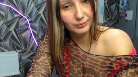 nikkikiss___ online show from April 18, 7:58 pm