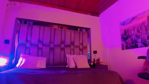     online show from February 18, 12:05 pm