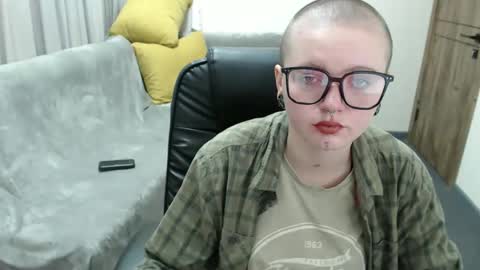 nikkysnow online show from September 13, 8:06 am