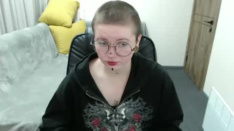 nikkysnow online show from October 14, 8:06 am