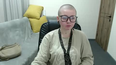 nikkysnow online show from September 10, 8:37 am