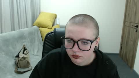 nikkysnow online show from September 17, 8:07 am