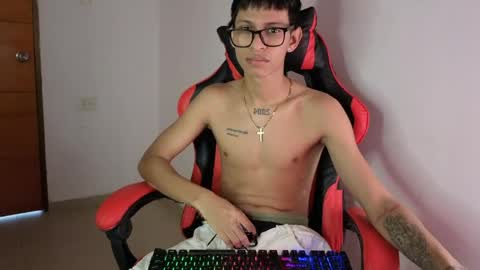 niklaus_wolf online show from April 18, 3:25 pm