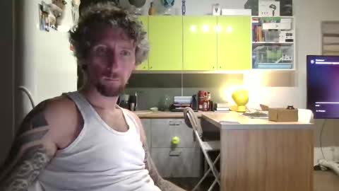 niknik39 online show from October 31, 8:31 pm