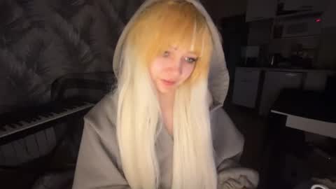 nikoli_naw online show from April 21, 8:05 pm