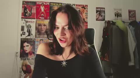 Veronica online show from March 1, 6:56 pm