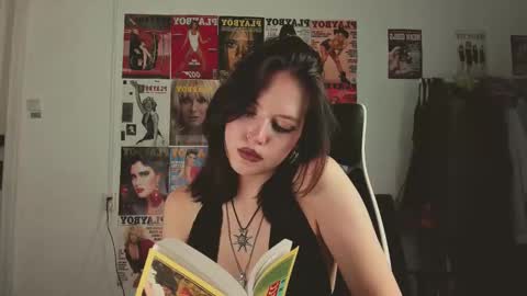 Veronica online show from March 5, 1:53 pm