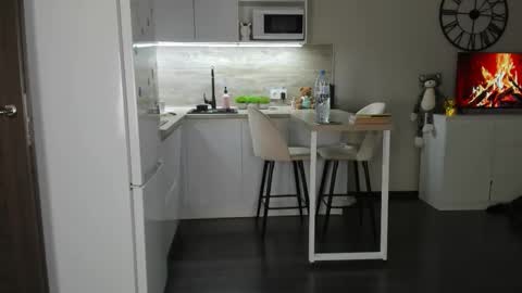 Bella online show from September 23, 6:58 pm