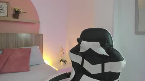 N I N A online show from October 7, 2:29 am