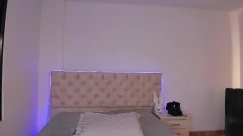 Nina Fox  online show from March 13, 3:26 pm