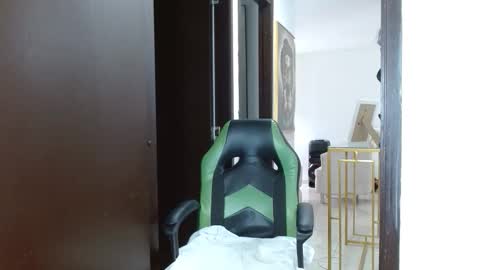 follow me tiktok  caromendzzz online show from April 30, 9:08 pm