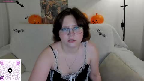 nina lunaa online show from October 28, 9:21 am