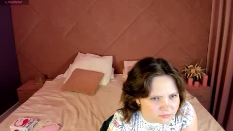 nina lunaa online show from September 30, 1:38 am