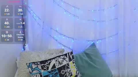 Ninaa fox online show from May 6, 6:14 pm