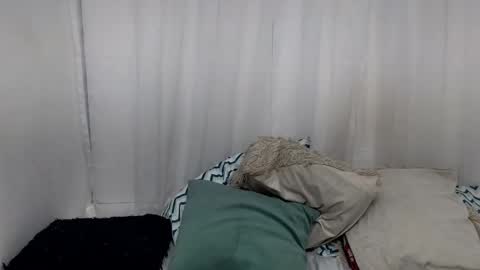 Ninaa fox online show from February 26, 5:00 pm