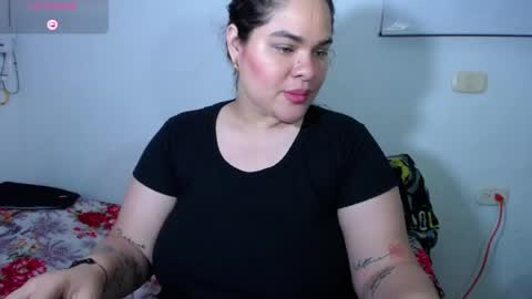 NinaFuentes online show from August 6, 5:05 am