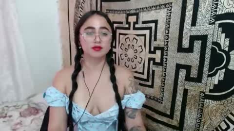 N I N A online show from November 8, 6:44 pm