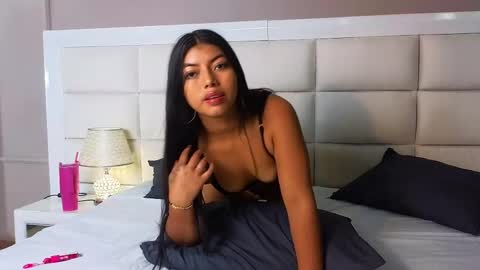 ninaluxx online show from June 6, 1:50 pm