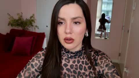 NinaOneil online show from February 15, 10:10 pm
