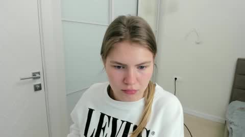 ninarihh online show from March 9, 2:32 pm