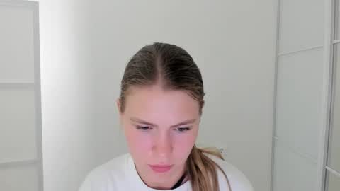 ninarihh online show from September 13, 12:07 pm