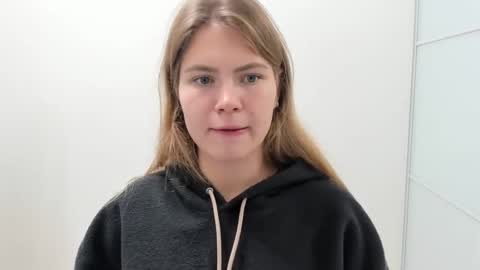 ninarihh online show from October 26, 1:45 pm