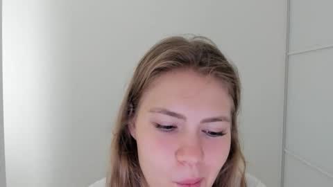 ninarihh online show from September 10, 9:54 am