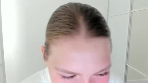 ninarihh online show from September 12, 11:56 am