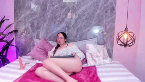 Nina online show from February 9, 2:10 pm