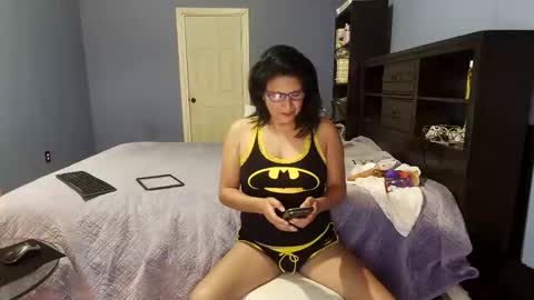 Snapshot of ninas1974 chatting on October 15, 2:04 am Ninaru online show from October 15, 2:04 am