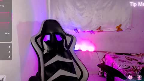 ninatinydoll1 online show from October 20, 10:53 am