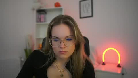NinaViety online show from May 21, 7:59 am
