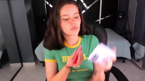 nini_solei online show from April 16, 9:37 pm