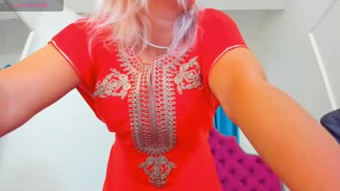 nina dee online show from August 3, 3:30 am