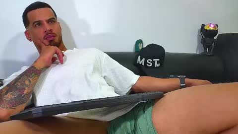 Nicolas Muscle online show from February 19, 7:06 am