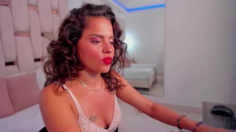 Noa online show from November 19, 3:28 am