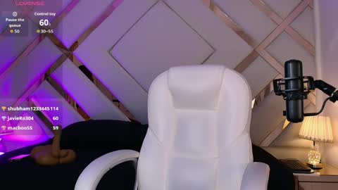   online show from April 5, 11:40 am