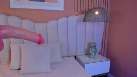 Noa online show from March 8, 1:50 am