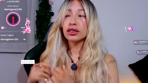 Noah  online show from April 3, 4:41 am