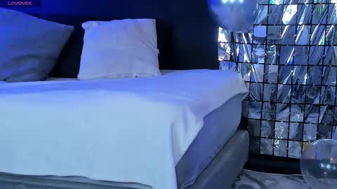 Noah  online show from November 18, 3:42 am